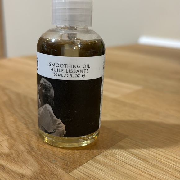 Brand new R+Co Two Way Mirror Smoothing Oil - Picture 2 of 2